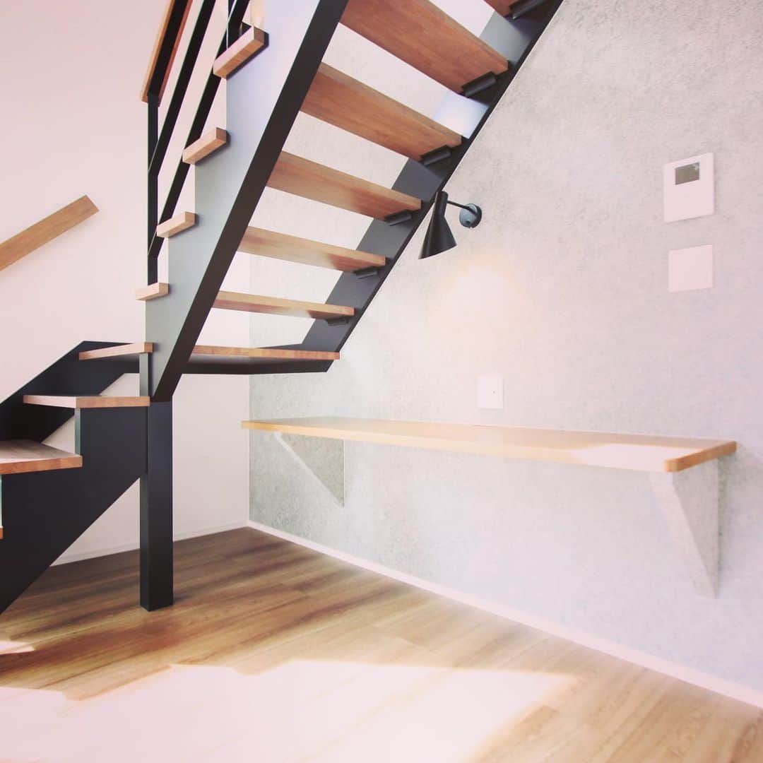 井上建設株式会社（下関）のインスタグラム：「#inouek #steelrailing #studycounter #おうち時間 #お子さんの勉強用に #お仕事用に #便利   スタディカウンター、コレもご要望多いです！お子さん用？ご夫婦用？どちらもOKですよね。」