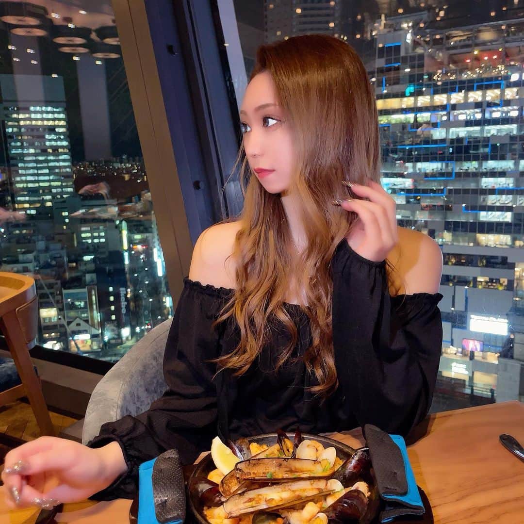 HIMEKAのインスタグラム：「. . パエリアです💁‍♀️❤️ スペイン料理が割とすき🥂 . . #パエリア #スペイン料理 #渋谷  #lacoquinacerveceria #渋谷スカイ」