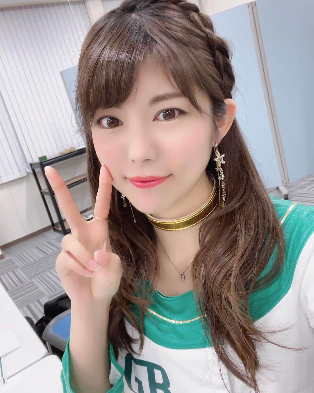熊林保奈美のインスタグラム：「* . 昨日のご報告の投稿に たくさんのリプありがとうございます！😊 一つ一つのコメント、とても嬉しいです✨  皆様とサーキットで会える日を 今から楽しみにしています😆👏🏻 また、現地だけでなく 画面を通じて応援してくださる方にも 埼玉トヨペットGreen Braveの魅力を 伝えられるよう精一杯頑張ります💚 . . * #埼玉トヨペット #埼玉トヨペットgreenbrave #GreenBrave #埼玉トヨペットサポーターズ  #レースクイーン #RQ #熊林保奈美 #道産子 #Japanesegirl #paddokgirls #pitgirl #instalike #selfie #selca」