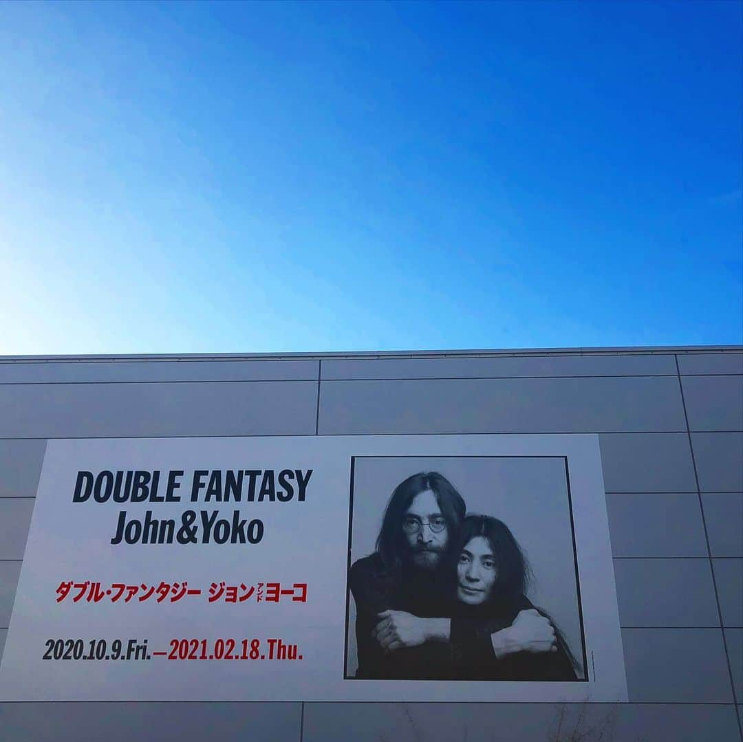 佐々木貞江さんのインスタグラム写真 - (佐々木貞江Instagram)「今日の空も青かったね  Double &  Fantasy   Wマスクをして夕方の空いている時間に是非あと少し終了。 #loveandpeace  #jhonandyoko  #imagine  #daiさんありがとう」2月11日 22時26分 - sadaebam