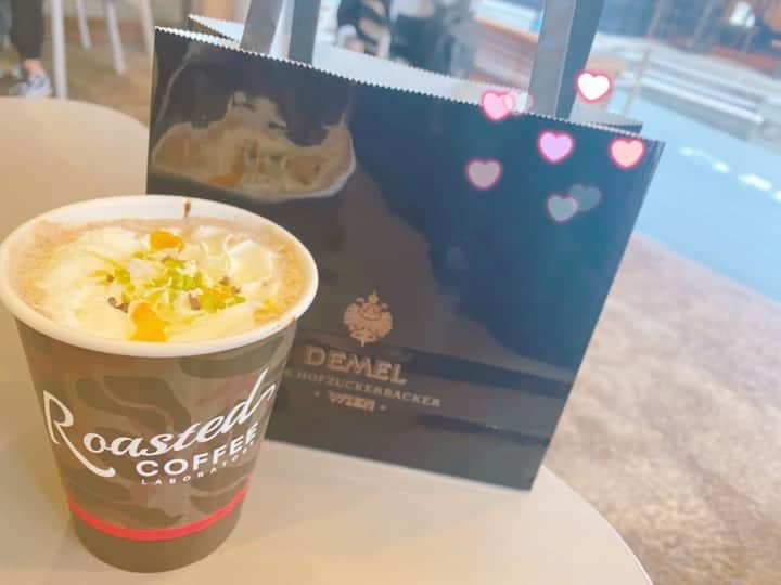 浅川悠のインスタグラム：「Had a really good day today! Thank you @rinalymusic for meeting up! 💕and a Valentine gift🍫😍」