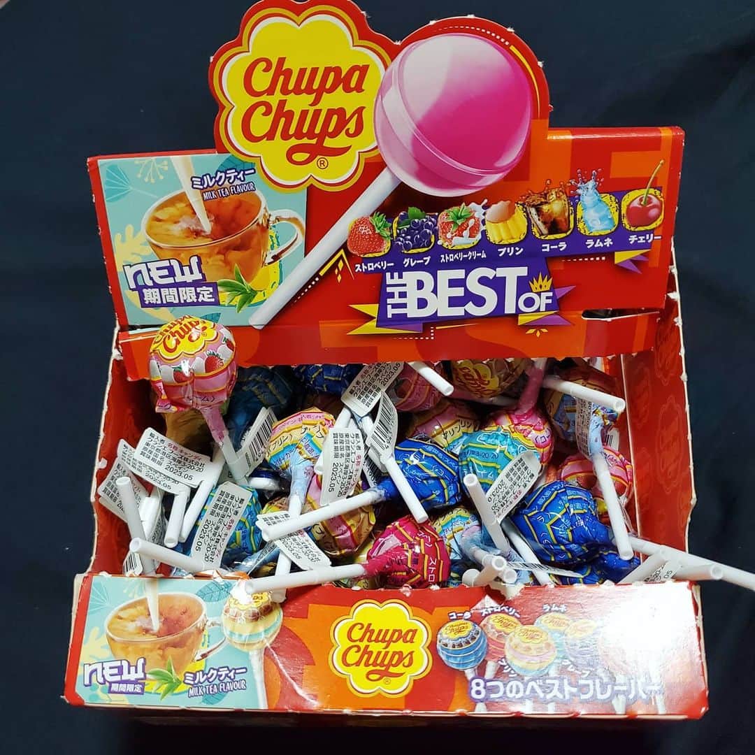 酒井美佳さんのインスタグラム写真 - (酒井美佳Instagram)「『Chupa Chups』🍭  私は 『ストロベリークリーム』 が一番好き😋」2月11日 22時20分 - mika37mika