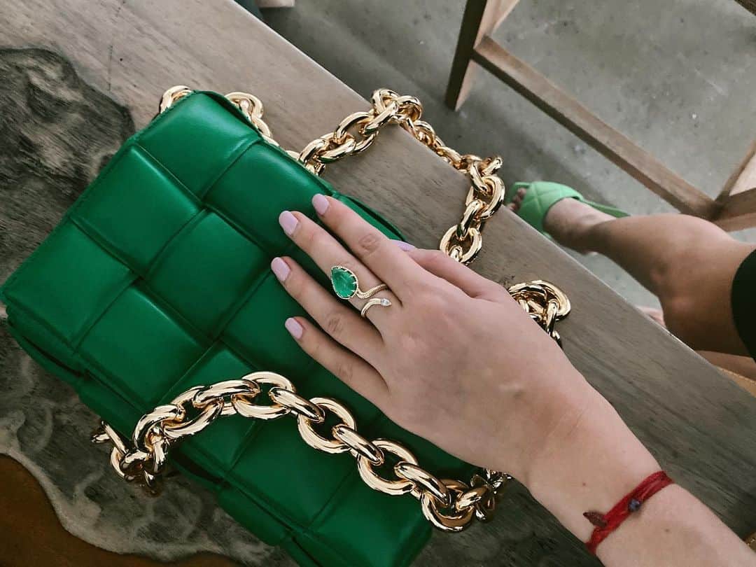 Nataly Osmannのインスタグラム：「50 shades of Green. @parure.at」