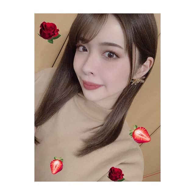 金澤朋子のインスタグラム：「. .  歌ったり踊ったりすることが やっぱり大好きだなぁ と感じた1日でした。🎤💃 . 得意ではないんだけれども！笑 これからも精一杯頑張ります。 . #juicejuice #金澤朋子  #ハロプロ #コンサート #ハーモニーホール座間  #ありがとうございました #歌 #ダンス #頑張る」