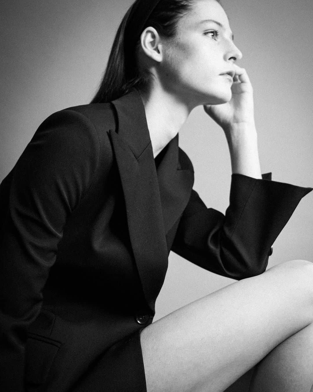 プロエンザスクーラーのインスタグラム：「The Core Collection. Crafted with an eco sensibility, grounded by luxury. A seasonless initiative that illustrates our commitment to sustainability @effiesteinberg  #proenzaschouler」