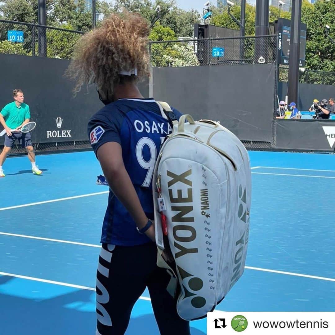渋佐和佳奈のインスタグラム：「#全豪オープンテニス 🎾🎾🎾 今日はお家で観戦DAY📺(スタジオは明日からまた戻ります✨)  明日からいよいよ男女シングルス３回戦に突入！！ #大坂なおみ 選手も登場します❣️  WOWOWテニスのInstagram @wowowtennis では現地情報を発信しているので、フォローとチェックよろしくお願いします🙋‍♀️ そして今大会から始まった新サービス「#WOWOWテニスワールド」では、練習映像や試合後の記者会見の模様をLIVE配信しています！！ 放送と合わせて、お楽しみくださいね🌈  それでは、また明日😊🌸🌸🌸  #Repost @wowowtennis with @get_repost ・・・ 【全豪オープン便り】 昨日2回戦を勝利した大坂なおみ選手が練習コートに登場🎾  着ているウエアは今年、大坂選手が共同オーナーになったサッカーチームのユニフォームだそうです！  大坂なおみ選手の3回戦は明日の予定です👀  OOPが出次第、また投稿させてもらいます💪  #wowow #テニス #全豪オープン #tennis #ao21 #大坂なおみ #naomiosaka #背番号は97」