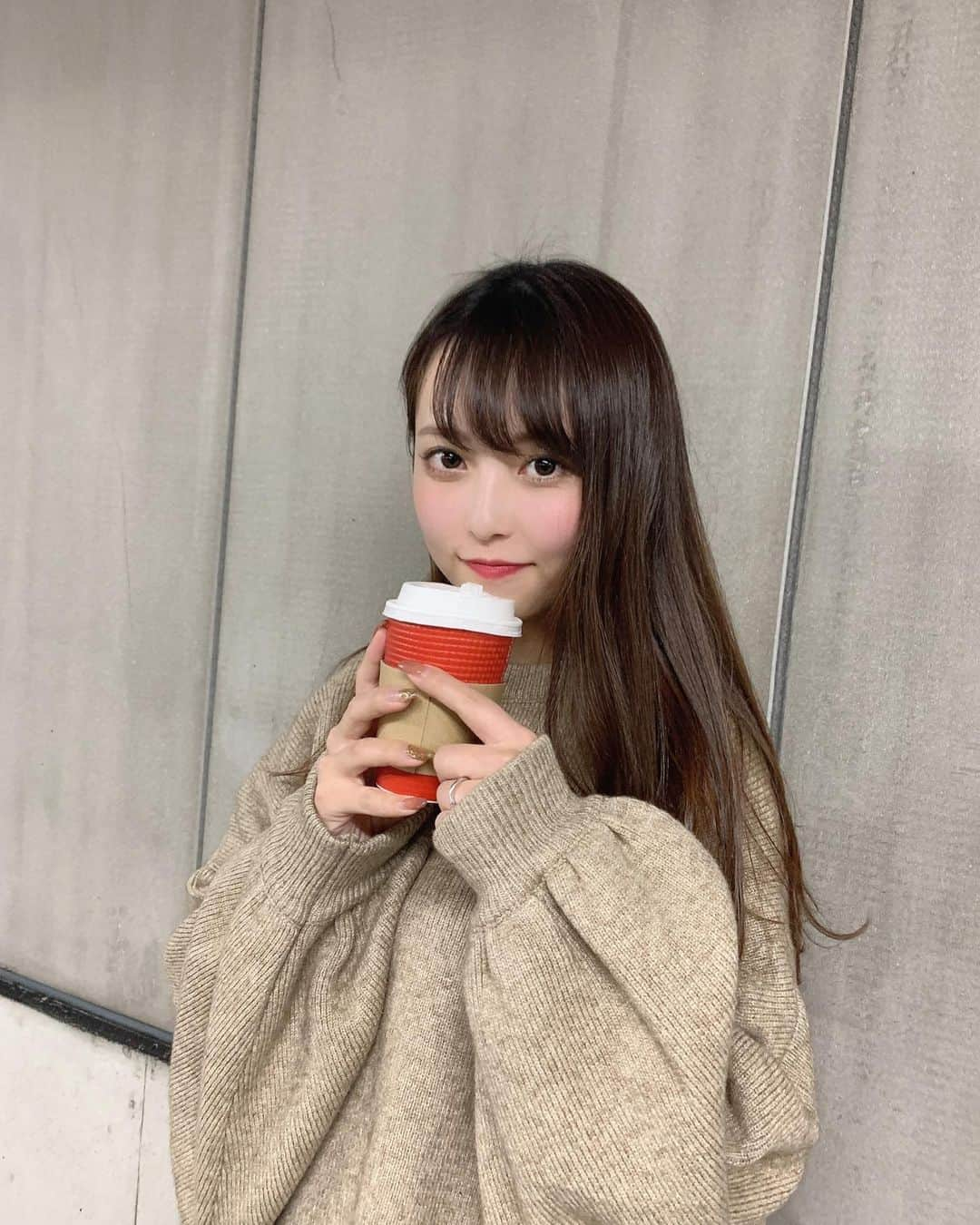 坂田風音のインスタグラム：「🤎﻿ ﻿ ファミマのカフェラテと☕️﻿ 冬仕様になってて可愛い…♡♡﻿ ﻿」