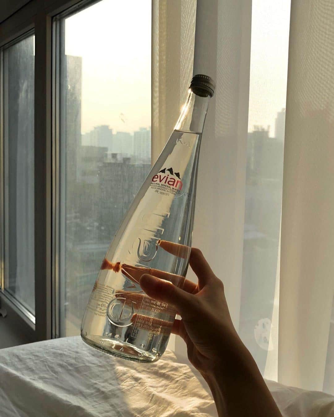 evianのインスタグラム：「I woke up like this, Alpine edition. 😎​⁣ 📸 @water_lab​⁣ ⁣ #evian #evianwater #stayhydrated #positivedrops」
