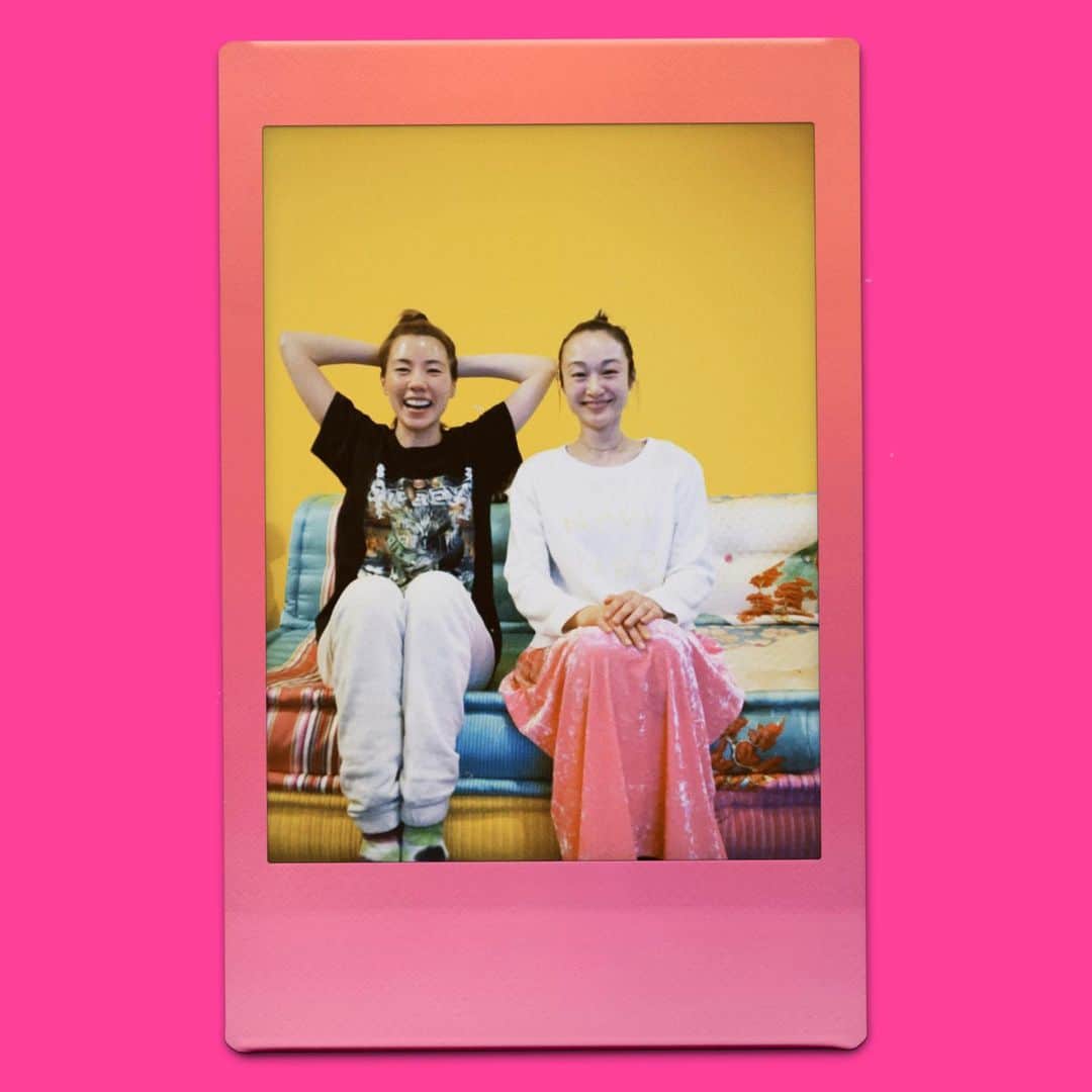 仲里依紗のインスタグラム：「ゆりちゃん🌈 インスタにめっちゃハマってるみたい🥰インスタ大先輩の私にいろいろ聞いてくる可愛い😌🌸笑 @yurikoono_official  ゆりちゃんのご飯シリーズ投稿がすき😂✌️❤️もっとあげてね笑笑  #セルフタイマー婦人会」