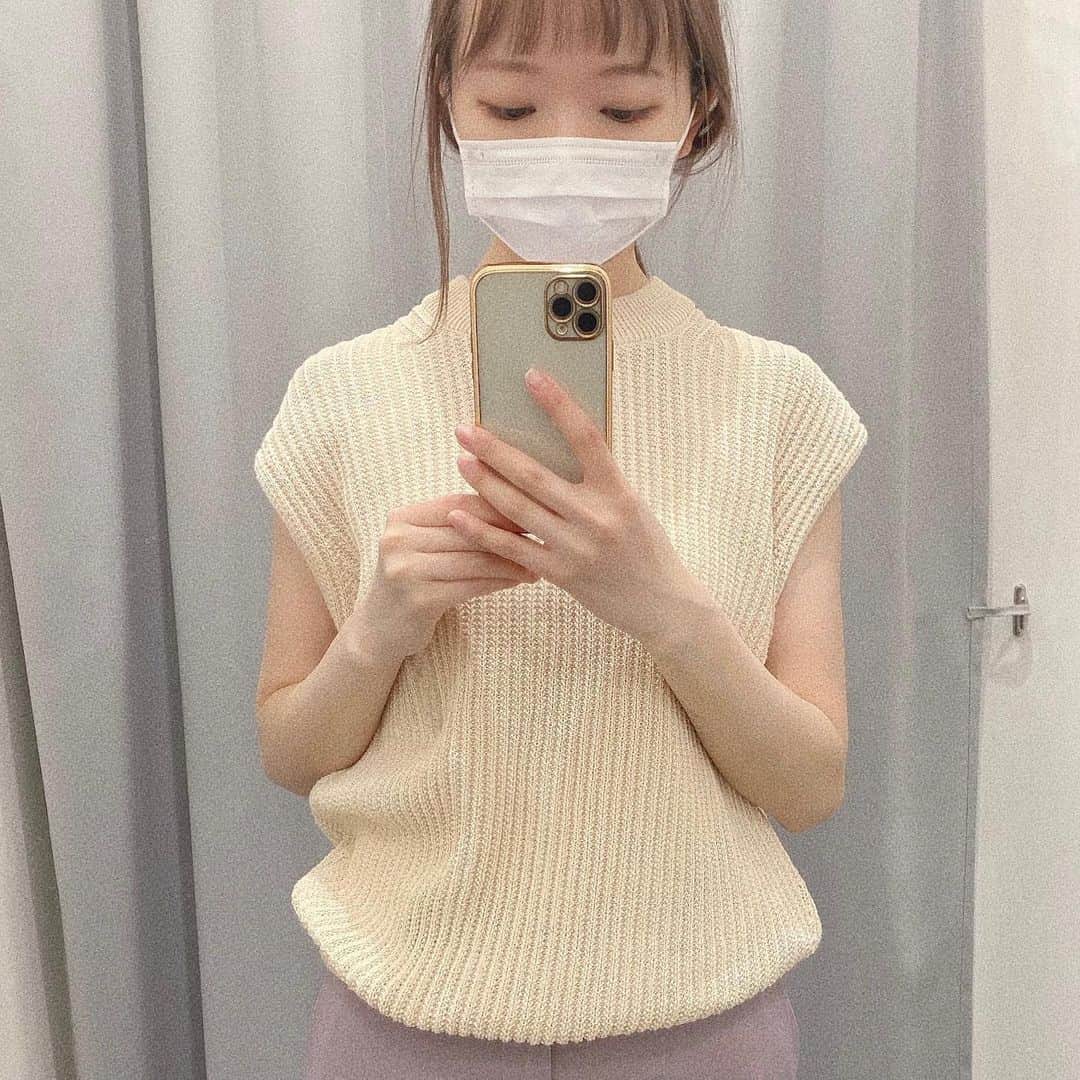 makoのインスタグラム：「* サイズ迷って買えずにいる🍈 前髪も見慣れてきたわ👶🏻 #ユニクロ」