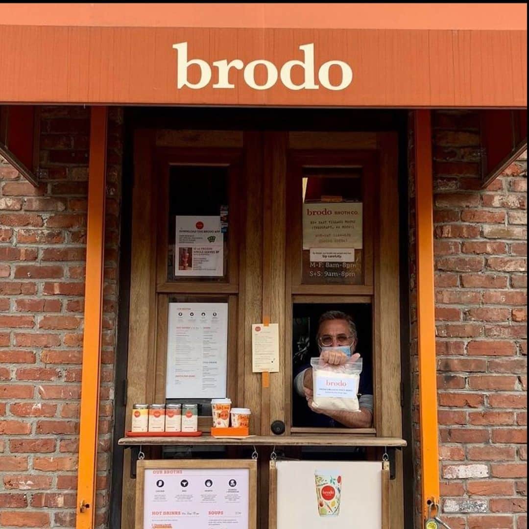 ボビー・ブラウンのインスタグラム：「My love letter to @brodo #iconic Best tasting and so good for my gut. I sip it all day and bonus alert it curbs my appetite. I first discovered this little window outside of @hearthrestaurant in the east village years ago. I used to drive by on my way home or have my assistant pick it up because it fueled me and helped me focus on big days. Proud to call @marcocanora a fellow entrepreneur and friend. It’s in my Whole Foods now in the freezer on the top shelf that I always have to climb up to reach. And when your ready for a window or maybe a door in Montclair call me.」