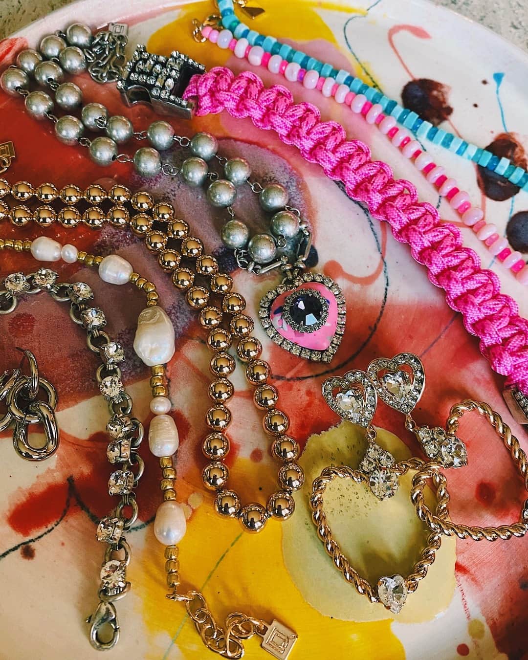 ダニジョーのインスタグラム：「A few of our favorite things ⛓ 🍭 Shop NEW jewelry arrivals 🛒」