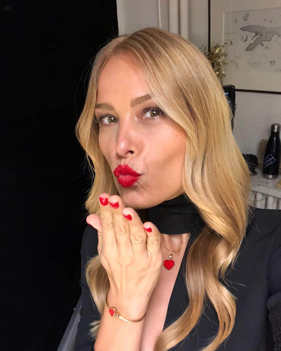 ペトラ・ネムコバさんのインスタグラム写真 - (ペトラ・ネムコバInstagram)「Did you know that this stunning RED @chopard #HappyHeartsBracelet has done big things?! ❤️  This small heart has helped to rebuild big schools with @allhandsandhearts!  5 schools to be exact. 2 in Nepal, 2 in Indonesia and 1 in Peru. Words can’t express the gratitude and how life changing they are.   This is a #GiftThatGivesBack over and over. First to your loved ones and then it provides safe disaster resilient schools, empowerment for children, brighter future for them, their families and whole communities! And it is made from ethical gold.   Share your love and create powerful ripple affect with it this #Valentines. 🙌❤️🙌  #ValentinesGiftIdeas  #EthicalGold  #MeaningfulGifts  #thejourneytosustainableluxury」2月11日 23時01分 - pnemcova