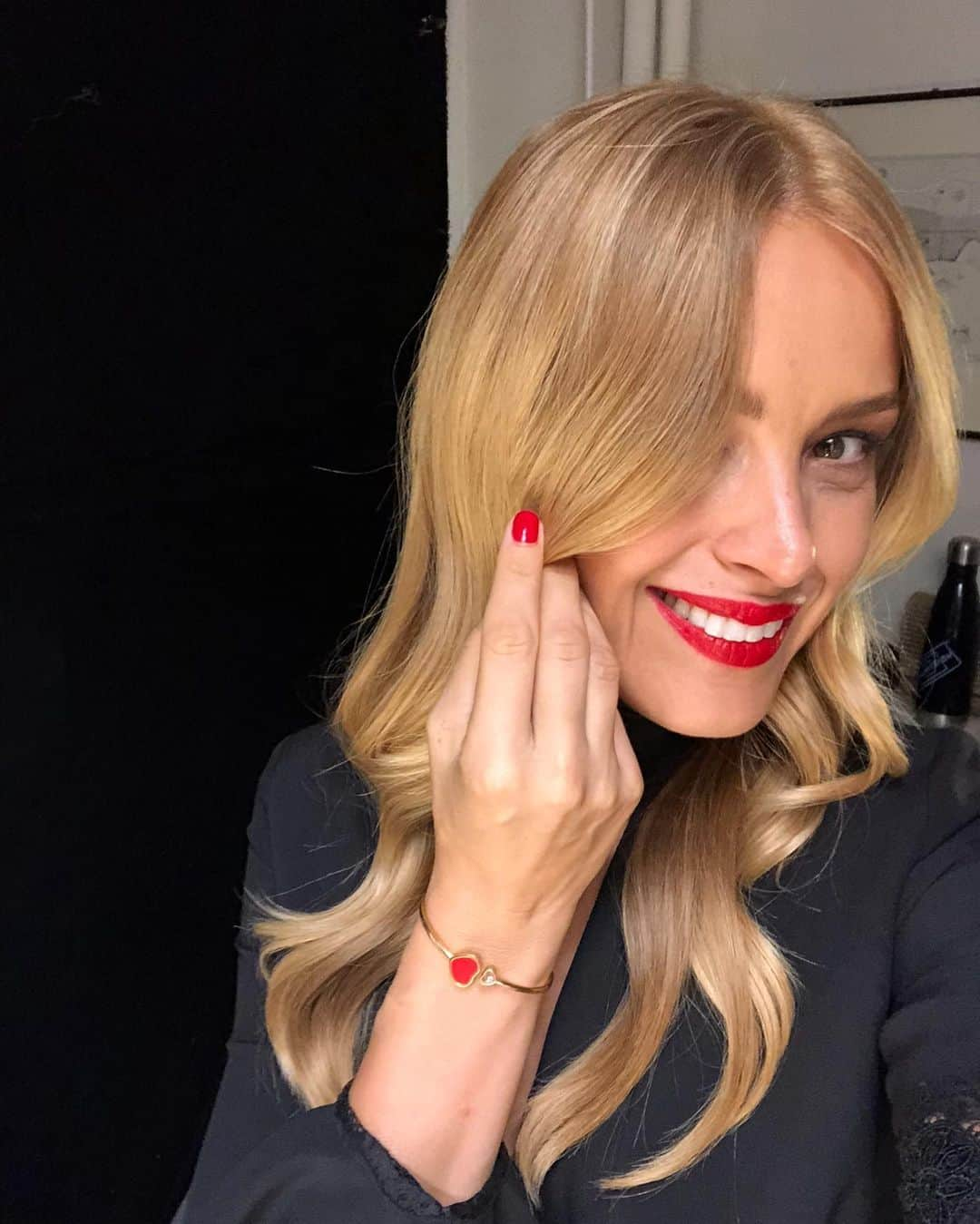 ペトラ・ネムコバさんのインスタグラム写真 - (ペトラ・ネムコバInstagram)「Did you know that this stunning RED @chopard #HappyHeartsBracelet has done big things?! ❤️  This small heart has helped to rebuild big schools with @allhandsandhearts!  5 schools to be exact. 2 in Nepal, 2 in Indonesia and 1 in Peru. Words can’t express the gratitude and how life changing they are.   This is a #GiftThatGivesBack over and over. First to your loved ones and then it provides safe disaster resilient schools, empowerment for children, brighter future for them, their families and whole communities! And it is made from ethical gold.   Share your love and create powerful ripple affect with it this #Valentines. 🙌❤️🙌  #ValentinesGiftIdeas  #EthicalGold  #MeaningfulGifts  #thejourneytosustainableluxury」2月11日 23時01分 - pnemcova