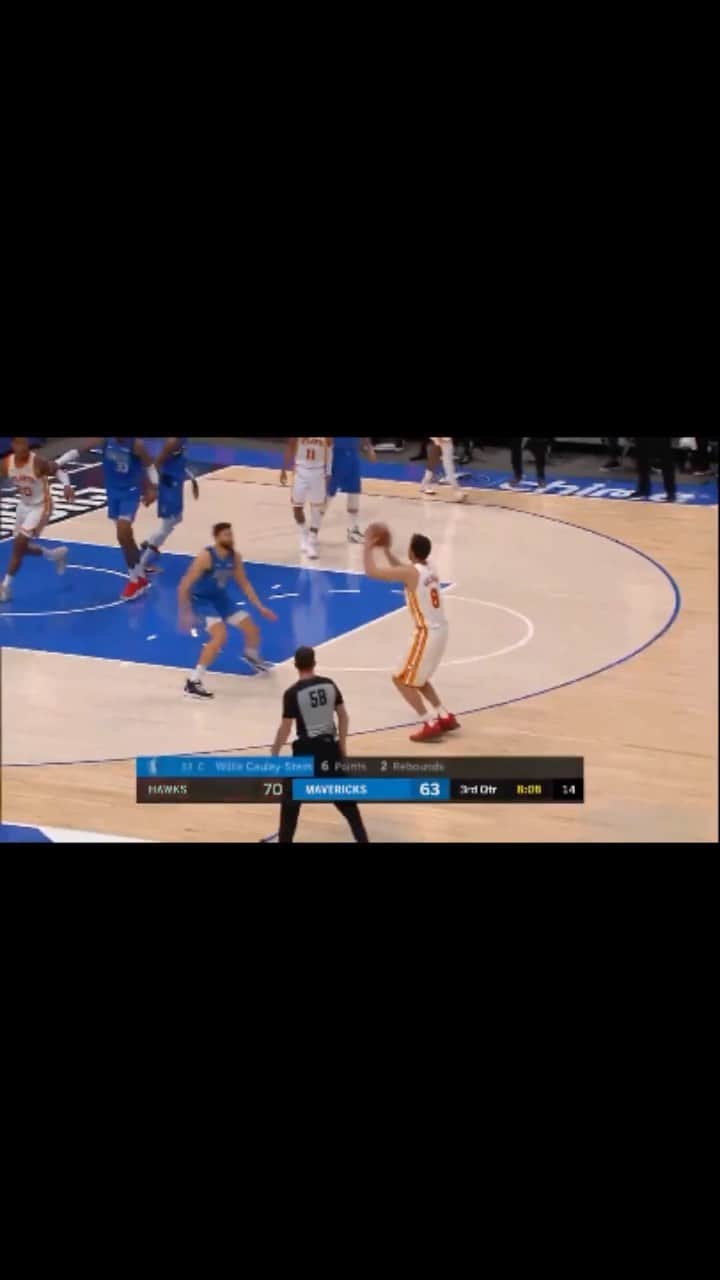 ダニーロ・ガリナリのインスタグラム：「🏀 10k points with the pro: a great milestone and I want to thanks all the teams, coaches and teammates that gave me this opportunity. But without the W is meaningless, head on the next one guys! #TrueToAtlanta」