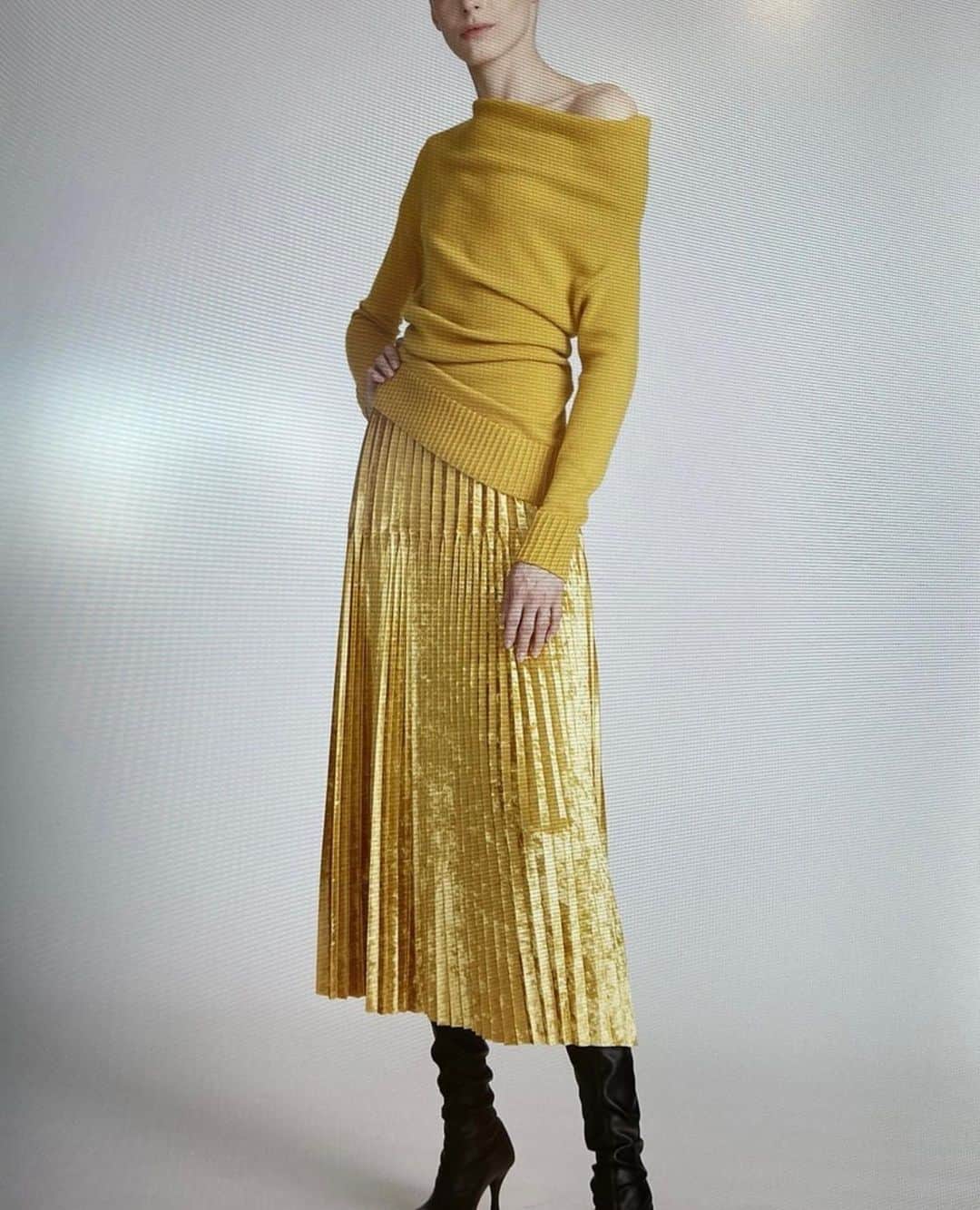 ホルストンのインスタグラム：「Halston FALL/WINTER 2021 by @robertrodriguezofficial #comingsoon」