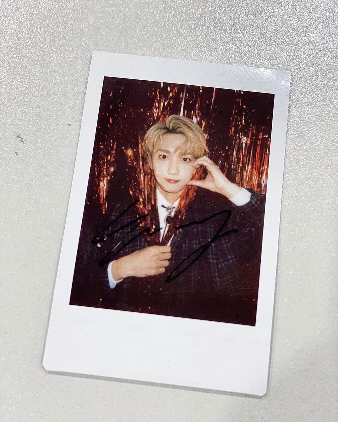 UP10TIONのインスタグラム：「어디까지 연어 할 것인가...🤔  #업텐션 #선율 #UP10TION #SUNYOUL #1일_1셀카_11일차」
