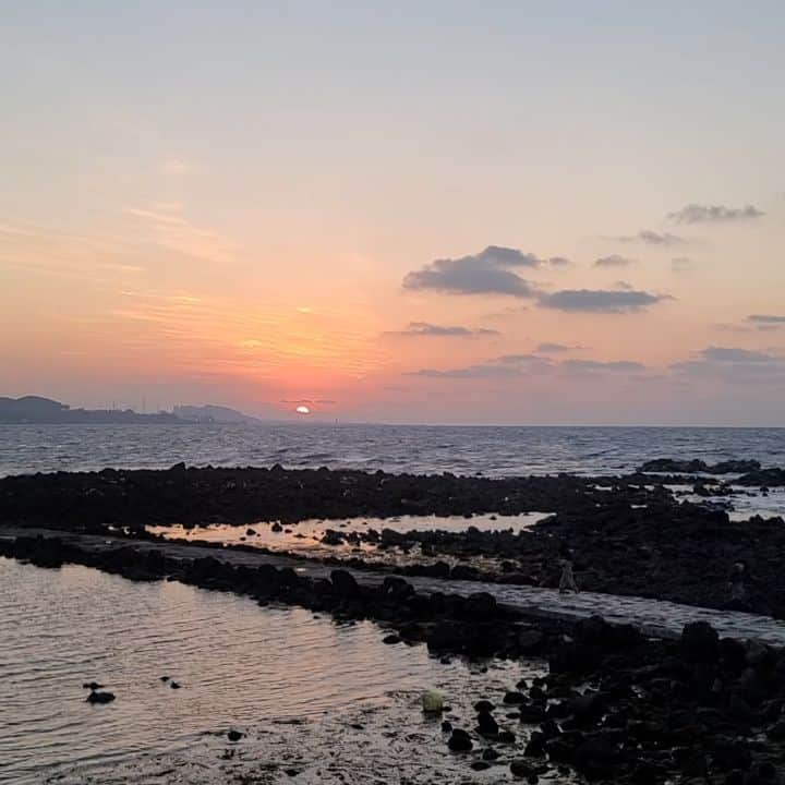 ソンヒョクのインスタグラム：「#happynewyear  #sunset #trot #4x4」