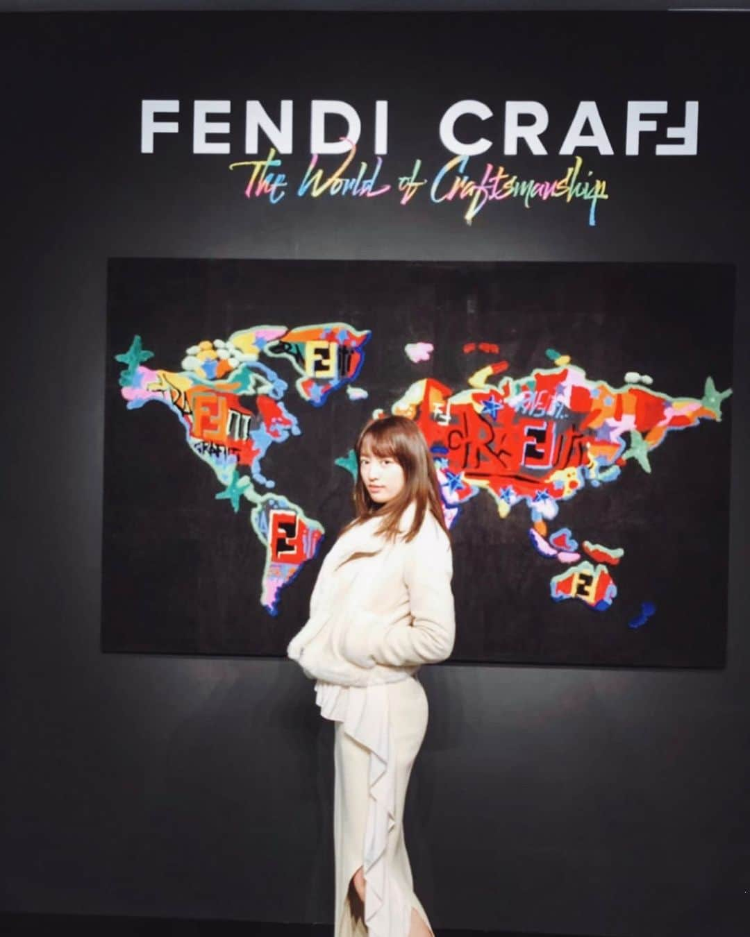 梛野里佳子さんのインスタグラム写真 - (梛野里佳子Instagram)「2年前のFENDI exhibition 🤍  この頃こんな場に行くのにすっぴんだったの笑う。笑  ラッフルドレスを着てたくさんの場所で思い出を作ったなあ☺️🤍  #FENDI #omotesando #herlipto #dress #youtube #makeup #ootd #コーデ #フィルム #2年前 #stayhome #休日 #フィルター越しの私の世界」2月11日 23時12分 - naginorikako