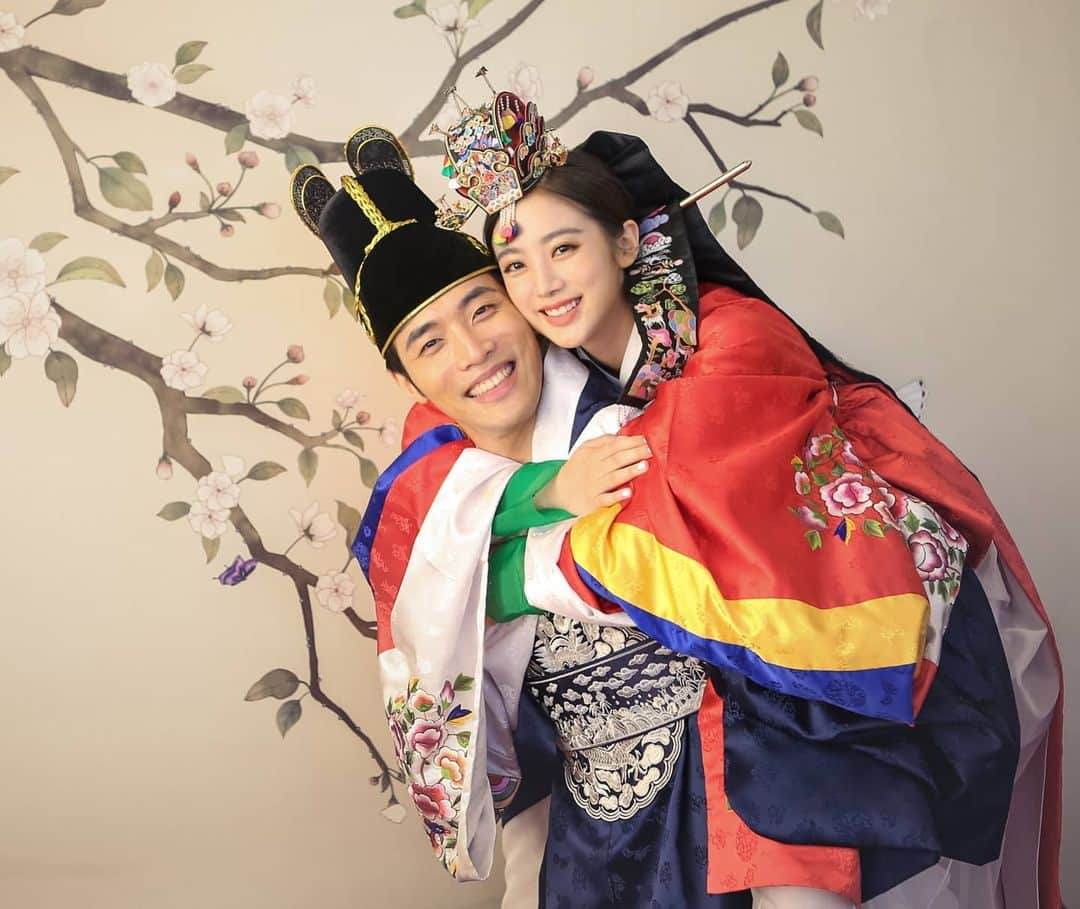 ヘリム さんのインスタグラム写真 - (ヘリム Instagram)「새해 복 많이 받으세요🙇‍♂️🙇‍♀️ #2021  반짝반짝 빛나는 한 해가 되기를..❣ #seollal #koreannewyear」2月11日 23時19分 - wg_lim