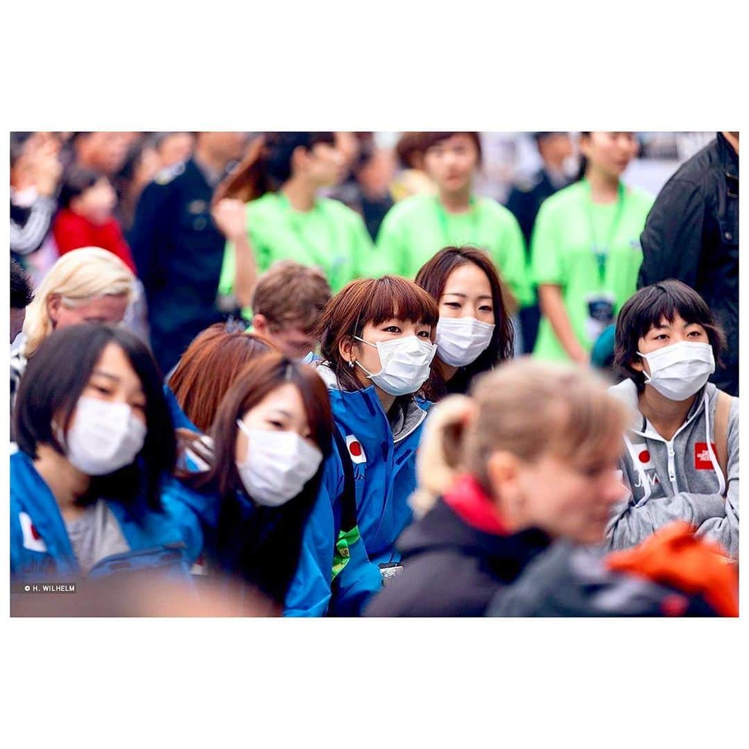 小林由佳のインスタグラム：「Since begining of January,  A state of emergency has been declared to some prefectures in Japan. Not so strong rules as a other county nevertheless I feel the city is sleeping especially after 20:00.  in 2014 only Japanese team wearing mask at the competition venue. It was quiet odd existence  could be that's why I have this picture however we are not minority anymore in 2021.  Hopefully situation will get better soon🙏🏻  懐かしい写真が出てきて この頃はこっちのほうが異質だったのに 今はそれが逆転しているというね。  📷@wilhelmheiko  World Cup Boulder 中国・重慶 2014  #tbt # 1番手前はめいこなの？みほうなの？🤔」