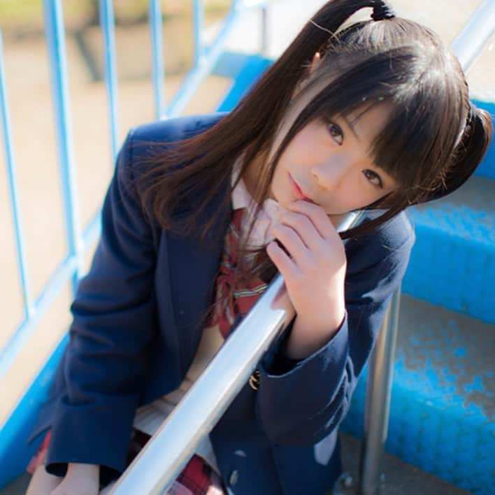 川村虹花のインスタグラム：「17歳の誕生日に撮って頂いた写真🤭 学校ではツインテールはした事ないけど、ライブでは結構ツインテール女でした笑笑 ほんとの学校制服😂 実はツインテール協会に入っていたんだよ🤭 ･ #ツインテール協会 #ツインテール女子  #jk  #17歳の誕生日」