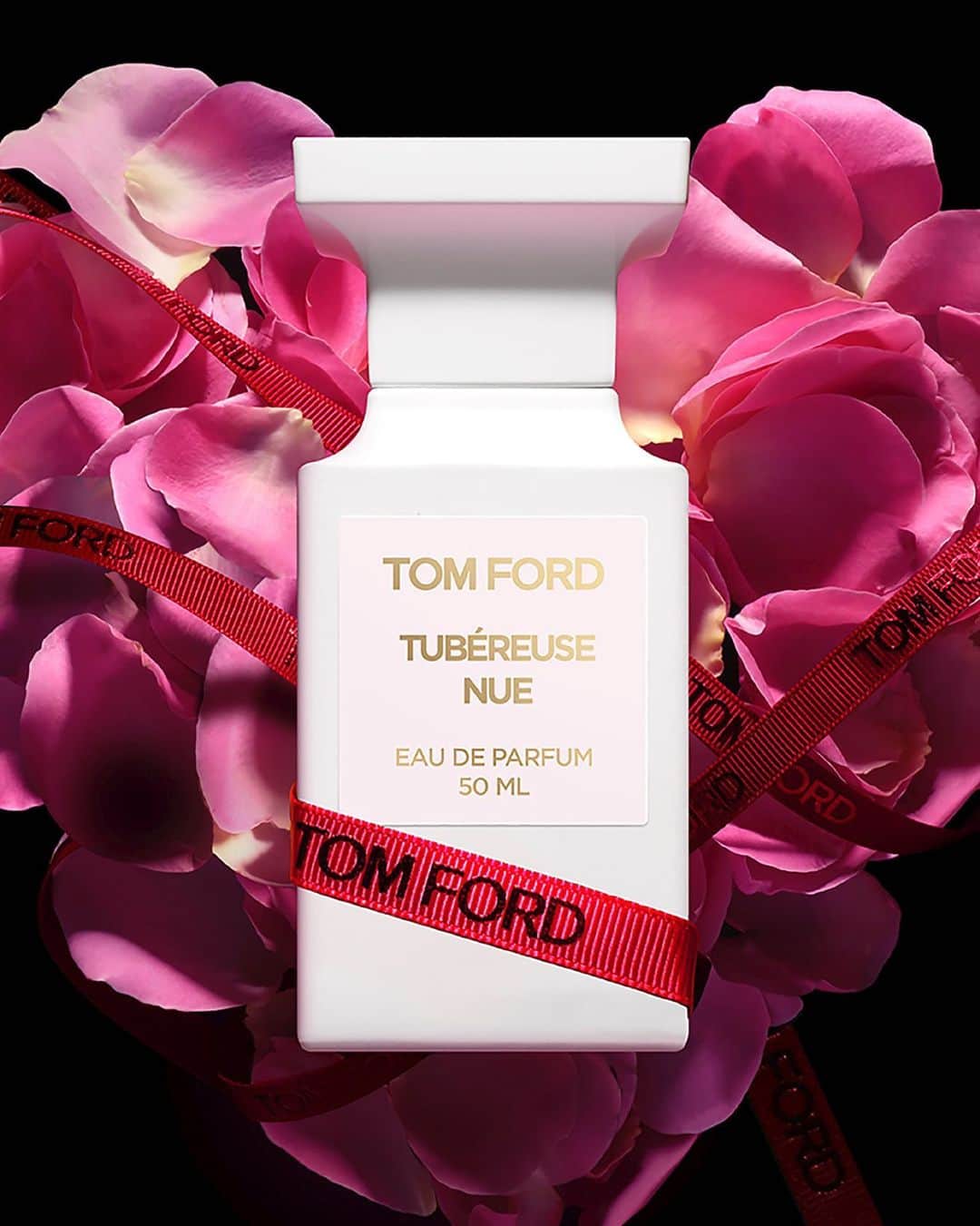 トムフォードさんのインスタグラム写真 - (トムフォードInstagram)「Fresh petals merge with enticing spices, conjuring an erotic afterglow. Gift new Tubéreuse Nue. @tomfordbeauty #TOMFORD #TFTUBÉREUSENUE #PRIVATEBLEND #TFGIFTS」2月11日 23時28分 - tomford