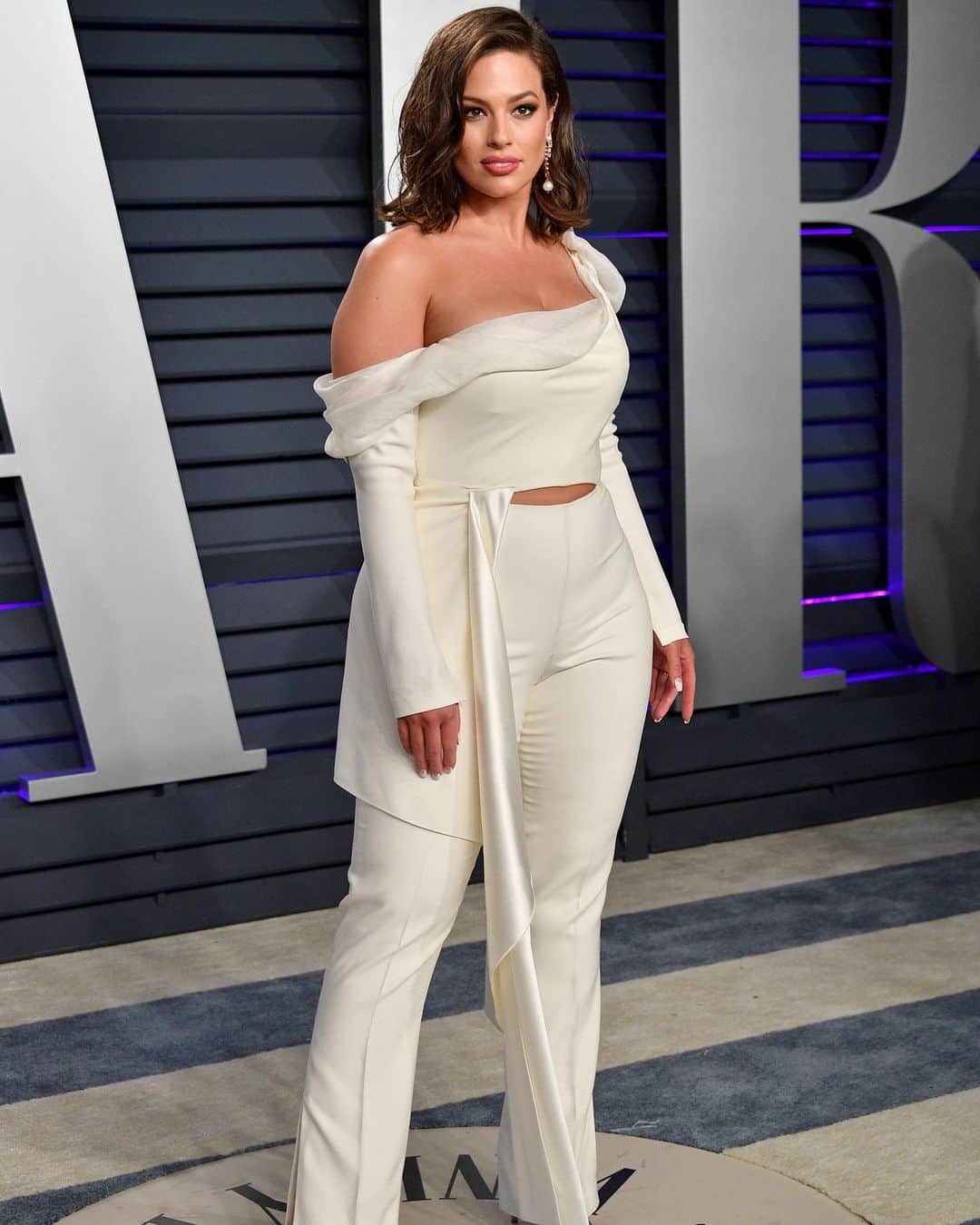 ELLE UKさんのインスタグラム写真 - (ELLE UKInstagram)「‘What motivates me to continue to talk about my body is that I didn’t have someone talking about their body when I was young.' Ashley Graham has called out the sexism of ‘constantly’ having to discuss her body LINK IN BIO」2月11日 23時34分 - elleuk