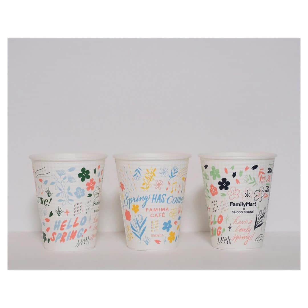 のインスタグラム：「“FAMIMA CAFÉ X SHOGO SEKINE Spring VER🌸”  もうすでに色々ハッシュタグやタグ付けで拝見させて頂いてます☺️🙏みなさんありがとう〜🌸🌸🌸 まだまだ寒い日々が続いてますが、 春先取りで楽しんで頂けたら幸いです☺️🌸  全国のファミリーマートさんでホットのSサイズオリジナルデザインカップ、全３カラバリです〜❗️よろしくだす😌🌸  #famimacafe #ファミマ #ファミマカフェ #shogosekine #タグ付けハッシュタグ何なりと」
