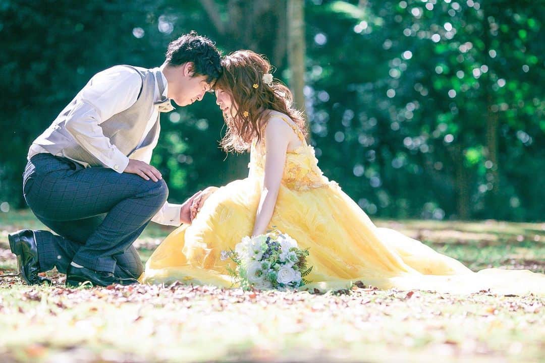 結婚式場ブランレヴュー宇都宮アクアテラスのインスタグラム：「.﻿ まるで森の中のおとぎ話の世界。﻿ ﻿ ブランレヴューではロケーション前撮りも﻿ 行わせていただいております！﻿ ﻿ 普段は取れない非日常空間で﻿ フォトジェニックな写真を撮りませんか？﻿ ------------------------------------------﻿ ﻿ ＼衛生管理強化中！／﻿ 2月14日までのブライダルフェア⭐︎﻿ ﻿ 2月14日はバレンタイン限定特典も❤︎﻿ ﻿ 衛生対策徹底中！﻿ 安心してご見学いただけます！﻿ 挙式日の変更も可で安心の結婚式を！﻿ ﻿ ご来館でギフト券最大10000円プレゼント⭐︎﻿ ﻿ 詳細は下記▽▽﻿ https://www.dearswedding.jp/blancrevue/fair/﻿ ﻿ リニューアルしたNewチャペルのご見学もお楽しみに♩﻿ ﻿ プロフィールからご覧いただけます！ @blancrevue_wedding」