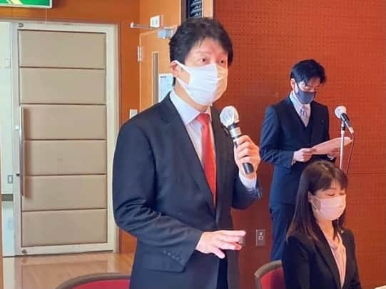 足立康史さんのインスタグラム写真 - (足立康史Instagram)「今日は、地元茨木市の日本維新の会支部年次総会をオンラインを交えて開催し、先月の市議選のご報告するとともに解散総選挙への決意を申し上げました。」2月11日 14時47分 - adachiyasushi