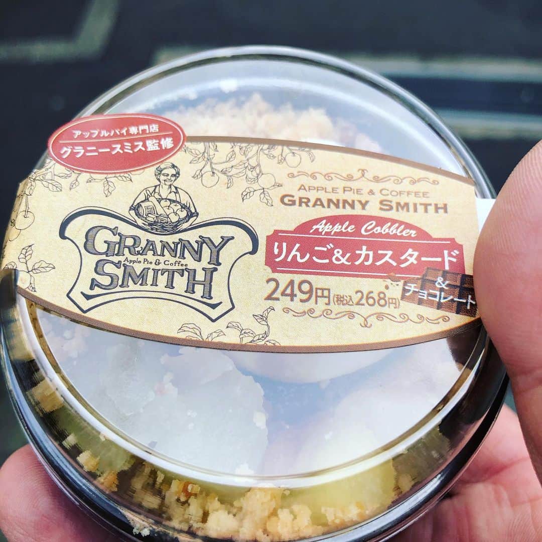 三上市朗のインスタグラム：「ほほう。これ美味いじゃないか。凄いな。 #ファミマスイーツ」