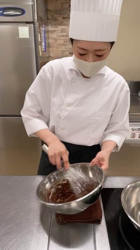 大阪キャリナリー製菓調理専門学校のインスタグラム：「#大阪キャリナリー #インスタライブ #バレンタイン」