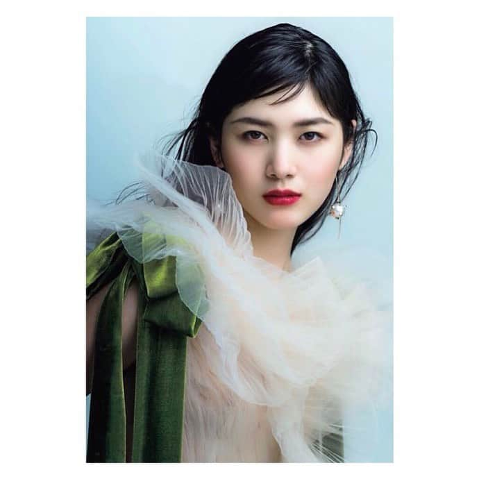 Kanako Higashiのインスタグラム：「Vogue Japan 【Hair book】 @zemotion  @tomo8hair  @sadaito  @higashi.kanako  @kikoarai  @yu_soga  @voguejapan  @voguemagazine」