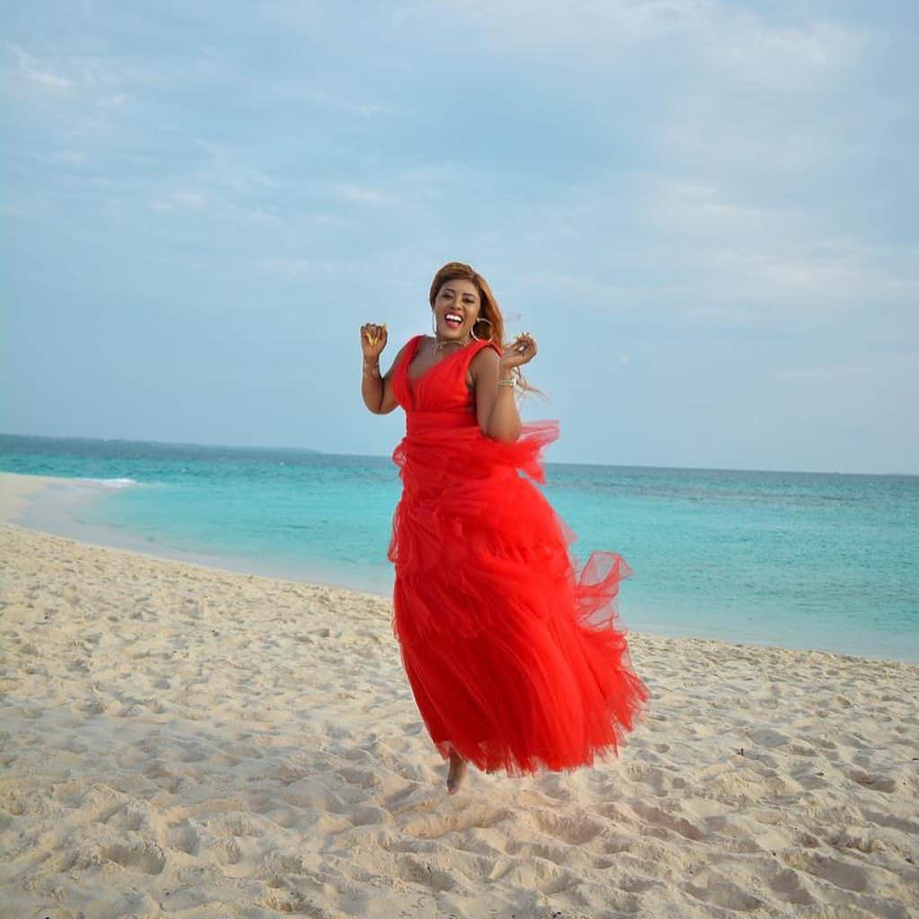 オーレリアン・シェジュのインスタグラム：「Another year,another celebration...happy birthday wifey.Baska bir yil baska bir mutlu dogum günü kutlamasi. @leonie_chedjou 💚❤️💛」