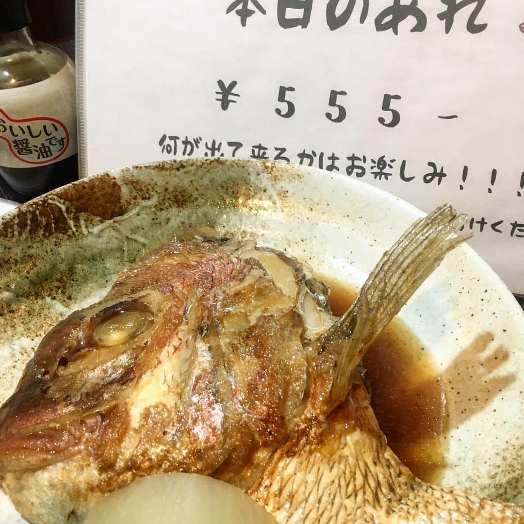 知床漁場 天神橋筋店さんのインスタグラム写真 - (知床漁場 天神橋筋店Instagram)「こんにちは😃 北海道知床漁場天神橋店です。 本日も昼のみ大歓迎です。⭐️ こちらは💁‍♀️本日のオススメ 鯛の荒だき。 昨日から炊き上げているので しっかりと味が染み込んで おりまります。⭐️⭐️ 今日の一番星🤩🤩🤩🤩です。 ご一緒にゆきの美人。 日本酒いかがでしょうか。 #北海道知床漁場天神橋店 #北海道グルメ#北海道料理 #天満#天満飲み#天神橋筋商店街#天神橋筋5丁目#地下#掘りごたつ#個室 #掘りごたつ#ハッピーアワー#帆立 #いくら#ホッケ#蟹すき#牡蠣」2月11日 15時47分 - shiretoko_tenjinbashi