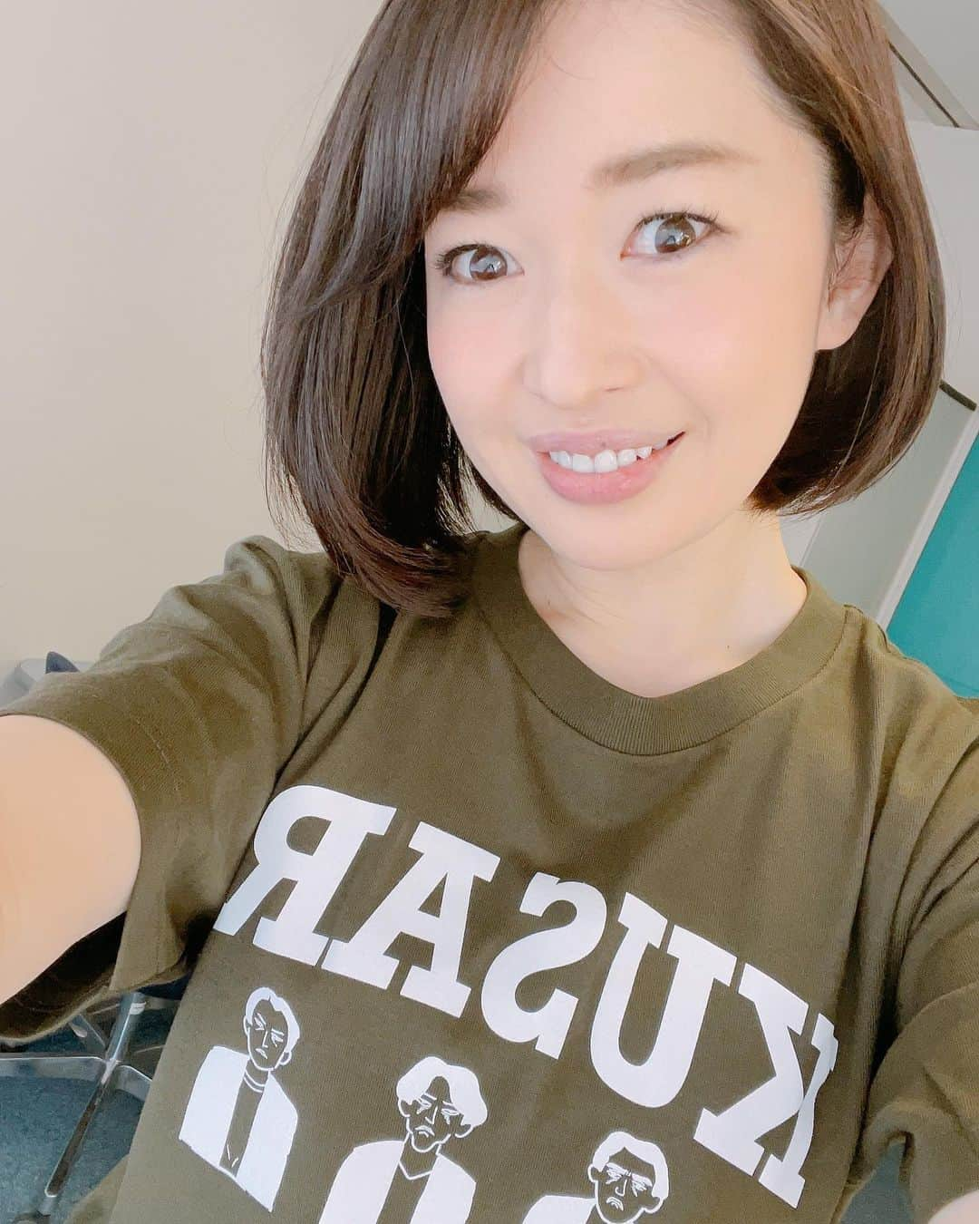 松丸友紀さんのインスタグラム写真 - (松丸友紀Instagram)「今日、2月11日（木）20時からの「ゴッドタン　腐り芸人セラピーオンラインイベント」に伴い、オリジナルグッズも発売中！！ ゴッドタン腐り芸人セラピーTシャツ（私が着ているのはMサイズ／アーミーグリーン）と ゴッドタン 腐り芸人セラピー クリップ4点セット（マグネット＆スタンド）。  ●ゴッドタン腐り芸人セラピーTシャツ 白・黒・アーミーグリーン（M/L/XL） 3,300円（税込）  ● ゴッドタン 腐り芸人セラピー クリップ4点セット（マグネット＆スタンド） 1,870円（税込）  詳しくはテレ東本舗。から↓  https://shop.tv-tokyo.co.jp/search/list?cate2=60&utm_source=tvtokyo&utm_medium=referral&utm_campaign=tx_honpo_kusare2021_goods  #ゴッドタン #腐り芸人セラピー #オンラインイベント」2月11日 15時55分 - yuki_matsumaru