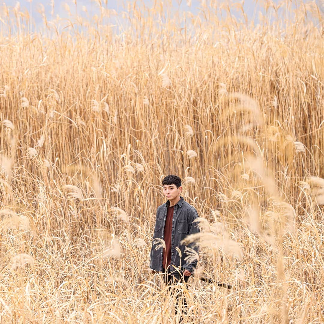 ジヌン さんのインスタグラム写真 - (ジヌン Instagram)「#오마이고스트#OMG  재미있고 유쾌할 영화인 것 같습니다!  #태민 역을 맡게 되었구요! #안서현 배우님과 재밌게 촬영 중 입니다! 👏👏👏 기대 많이 해주세요!!  #이주연  #강성필 #정태우  #전수진 #지대한  #홍태선  오! 마이 고스트'는 귀신 보는 능력이 스펙의 전부인 만년 취준생 '태민'이 밤마다 미스터리한 사건이 벌어지는 한 촬영 스튜디오에 취업하게 되면서 벌어지는 좌충우돌 코믹 호러입니다🤪」2月11日 15時56分 - jinwoon52