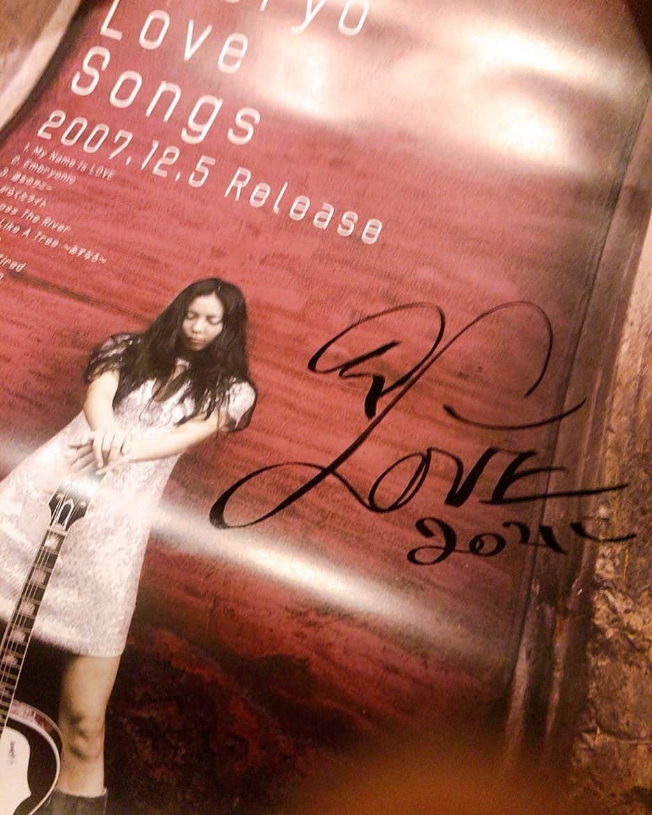 LOVEさんのインスタグラム写真 - (LOVEInstagram)「私ももう持ってないポスター。  ひゃー😝  #2007 #debutalbum」2月11日 15時56分 - loveyanen_official