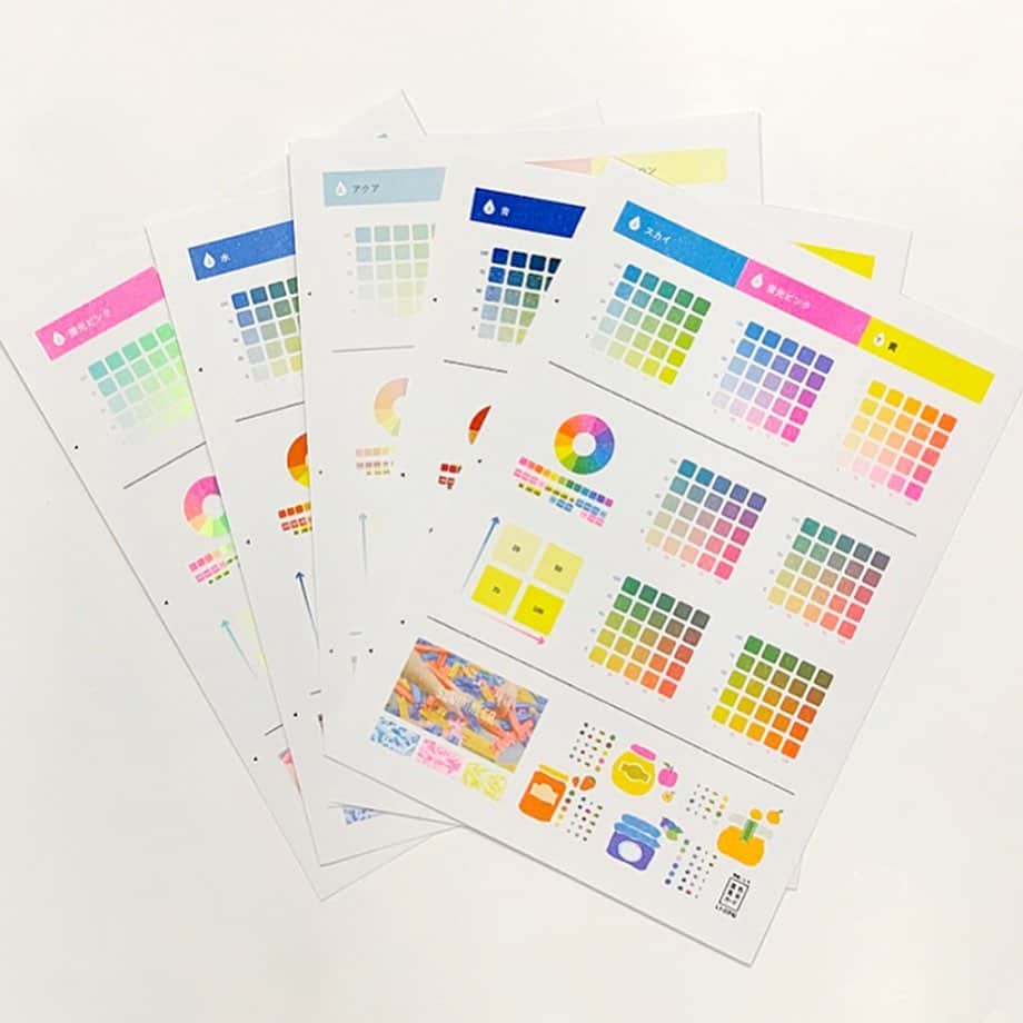 手紙社のインスタグラム：「【インスタライブ「紙博＆陶博カウントダウン」毎日19時より配信中！】 3月開催の「手紙社のオンラインフェスティバル 紙博＆陶博」出展者の中から、毎日1組をゲストにお迎えしてお届けする「紙博＆陶博カウントダウン」。販売するアイテムを実際に見せてもらったり、普段の制作についてお聞きしながら、開催までカウントダウンをしていきますよ。  本日のゲストは、刷りの微妙なズレやカスレなど一般の印刷物にはない風合いが魅力的なレトロ印刷で、楽しいアイテムをつくり出す「JAM　レトロ印刷／SURIMACCA（@retroinsatsujam）」さんにご登場いただきます！  今夜も19:00に手紙社公式Instagramのインスタライブに集合して、一緒に盛り上げていきましょう！  -------------------- ＜インスタライブ「紙博＆陶博カウントダウン」の開催概要＞ 配信期間：2021年2月9日（火）〜2月28 日（日） 毎日19:00〜19:15 参加方法：手紙社公式Instagram（@tegamisha）にて、毎日19:00より配信するインスタライブをご視聴いただくだけ！　自由にご参加いただけます。 ＊YouTubeとIGTVにアーカイブ動画をアップします。見逃した方は、ぜひこちらからもご覧くださいね！  2月12日（金）　Ayako Sasaki porcelain（@ayakosasakiporcelain） 2月13日（土）　REGARO PAPIRO（@regaropapiro） 2月14日（日）　前田麻美（@maedasami） and more......  #紙博と陶博まであと18日#手紙社#手紙舎#紙博#陶博#オンラインイベント#紙#イラスト#デザイン#印刷#活版#文房具#マステ#ハンコ#手紙#箱#雑貨#陶器#磁器#器 #tegamisha#kamihaku#touhaku#paper#papercrafts#ceramics#pottery#handcraft」