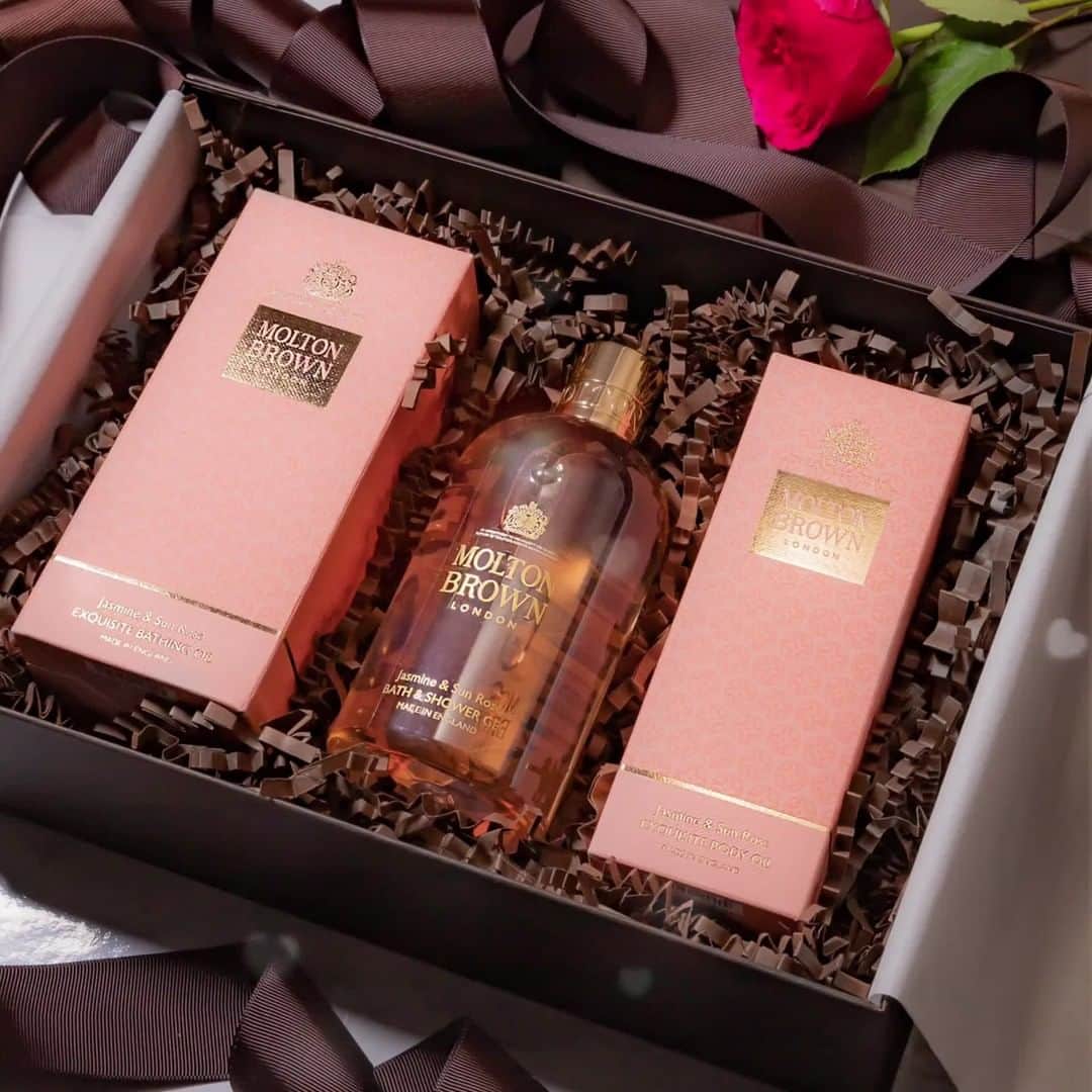 モルトンブラウンのインスタグラム：「There's still time to find the perfect Valentine's gift. Order by 3pm to receive their Valentine's Day treats in time.」