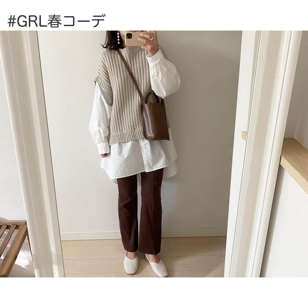 nanaのインスタグラム：「* あたたかい日が続いて気持ちいいので🥰✨ 少し春を意識して、春服の着回しコーデ🌸 * @grl_official ニットベストドッキングブラウス[sr02] オフベージュ * 実際の商品は、サイトの商品ページの写真より少し濃いめのベージュでした☺️ だけど本当にかわいい！♡ * * * #grl #grl購入品 #グレイル #着回しコーデ」