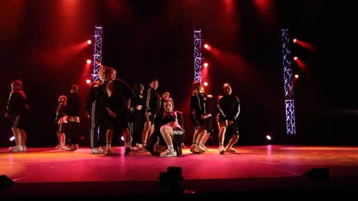 HARUKA MUTOのインスタグラム：「Keep It Movin' @missymisdemeanorelliott ✨🌹👑  Choreography by @haruka_muto   18 amazing Dancers🌹  Fashion @adidasoriginals   Thank you @flydancestudio.jp 🙏✨  #missyelliott #music #harukamuto #choreography #610choreography #dfly #flydancestudio」