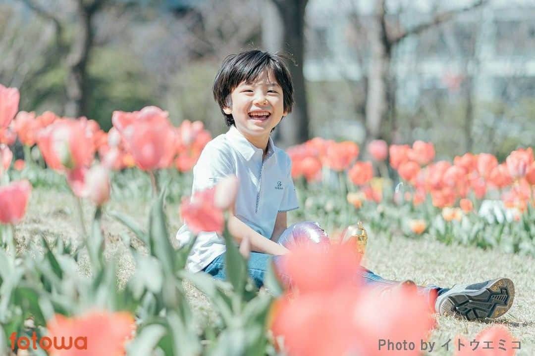otowa (フォトワ)さんのインスタグラム写真 - (otowa (フォトワ)Instagram)「春探しの旅𓆸 これからたくさんのお花が見頃です✍🏻  𓂃𓂁𓂃𓂁  梅の花：2〜3月 桜：2〜4月 菜の花：2〜5月 ミモザ：3月 桃の花：3〜4月 チューリップ：3〜5月 𓂃𓂁𓂃𓂁  ...  子ども・家族の出張撮影「fotowa（フォトワ）」📸 👉@fotowa.jp  平日：19,800円（税抜） 休日：23,800円（税抜）  -写真は全てデータでもらえる -指名料や出張料などの追加料金なし -レビューや写真から好みのカメラマンに依頼   感染予防にも配慮しながら撮影いたします。  ...  #fotowa #フォトワ   #出張撮影 #写真好き #写真好きな人と繋がりたい #写真好きな人と繋がりたい #成長記録 #家族写真 #ファミリーフォト #ロケーションフォト #子育て #子育てグラム #子育てぐらむ #子育て日記 #ママスタグラム #べびすたぐらむ #ベビスタグラム #子どものいる暮らし #入学写真 #卒園写真 #新一年生 #記念日フォト #卒業写真 #バースデーフォト」2月11日 16時12分 - fotowa.jp