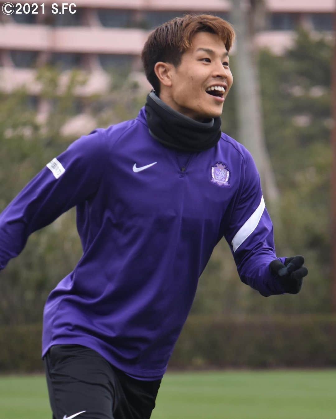 サンフレッチェ広島さんのインスタグラム写真 - (サンフレッチェ広島Instagram)「鹿児島キャンプ7日目⚽️ サッカーバレーをメインにリラックスした雰囲気で終了❗️ 今日は選手たちの爽やかな笑顔をどうぞ😊  #荒木隼人 選手 #今津佑太 選手 #林卓人 選手 #青山敏弘 選手 #永井龍 選手 #佐々木翔 選手 #ドウグラスヴィエイラ選手 #川浪吾郎 選手 #鮎川峻 選手 #ジュニオールサントス 選手 #sanfrecce #サンフレッチェ広島 #積攻 #鹿児島キャンプ」2月11日 16時28分 - sanfrecce.official