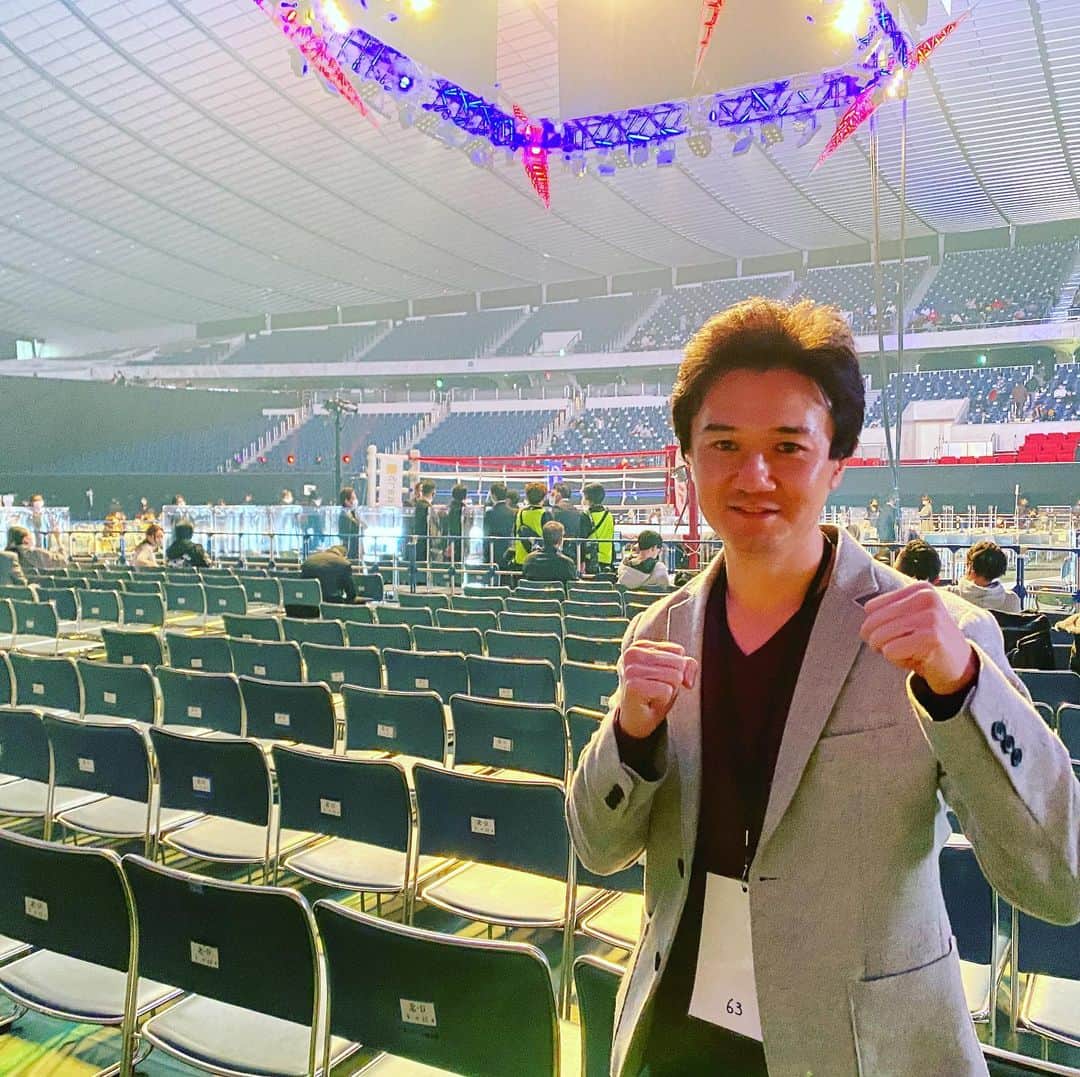 のインスタグラム：「本日は取材でボクシングチャリティーイベントのLEGENDへ🥊  井上尚弥VS比嘉大吾をメインにボクシング界のレジェンド内山高志さんも登場です！  プロとアマの交流戦もあり盛りだくさん 初のPCR検査もクリアしました…  これから始まります^_^ AbemaTV、U-NEXTでも生中継されますよ！  ぜひチェックしてみてくださいね^_^  #ボクシング #boxing #トレーニング  #ボクサー  #世界チャンピオン #champion  #チャンピオン #木村悠 #二刀流 #boxer  #オンラインジム #LEGEND #チャリティーボクシング  #木村翔 #武居由樹 #井上尚弥 #比嘉大吾 #内山高志 #八重樫東 #京口紘人」