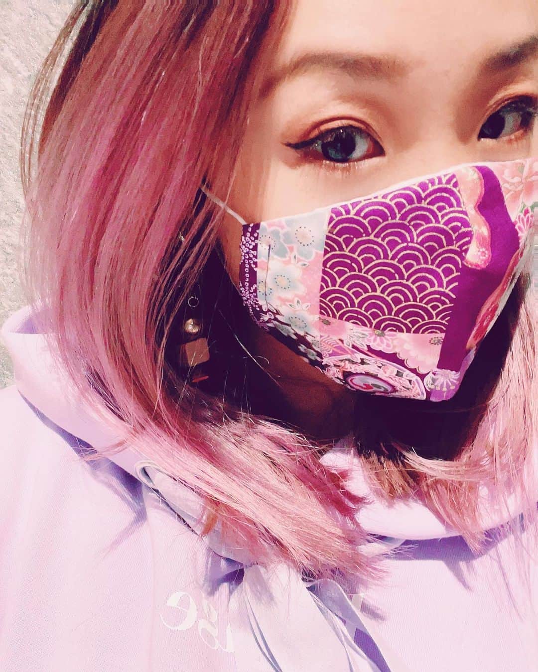 COMA-CHIさんのインスタグラム写真 - (COMA-CHIInstagram)「💜💜💜💜💜  #purple #purplehair #purplecolor #fashionmask #maskup #Kimono #japanesetextiles #和柄マスク」2月11日 16時32分 - coma_chi