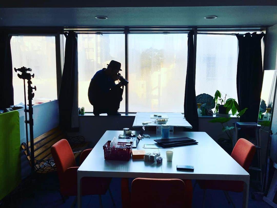 宇田川大輔さんのインスタグラム写真 - (宇田川大輔Instagram)「本日の職場。#photooftheday  #stillshooting  #商品撮影　#自然光　 #奥渋撮影」2月11日 16時34分 - udagawadaisuke