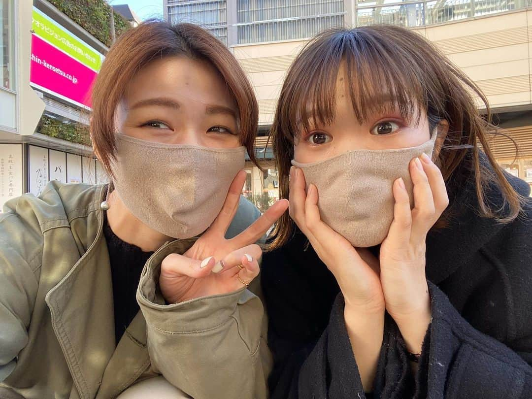 木村沙織さんのインスタグラム写真 - (木村沙織Instagram)「. うちらも #木村姉妹 で間違いではないんだけどね？🧏🏻‍♀️🧏🏻‍♀️ w . . パパがキムタクじゃないんだよな〜😂 . #木村違い」2月11日 16時40分 - saoriiiii819