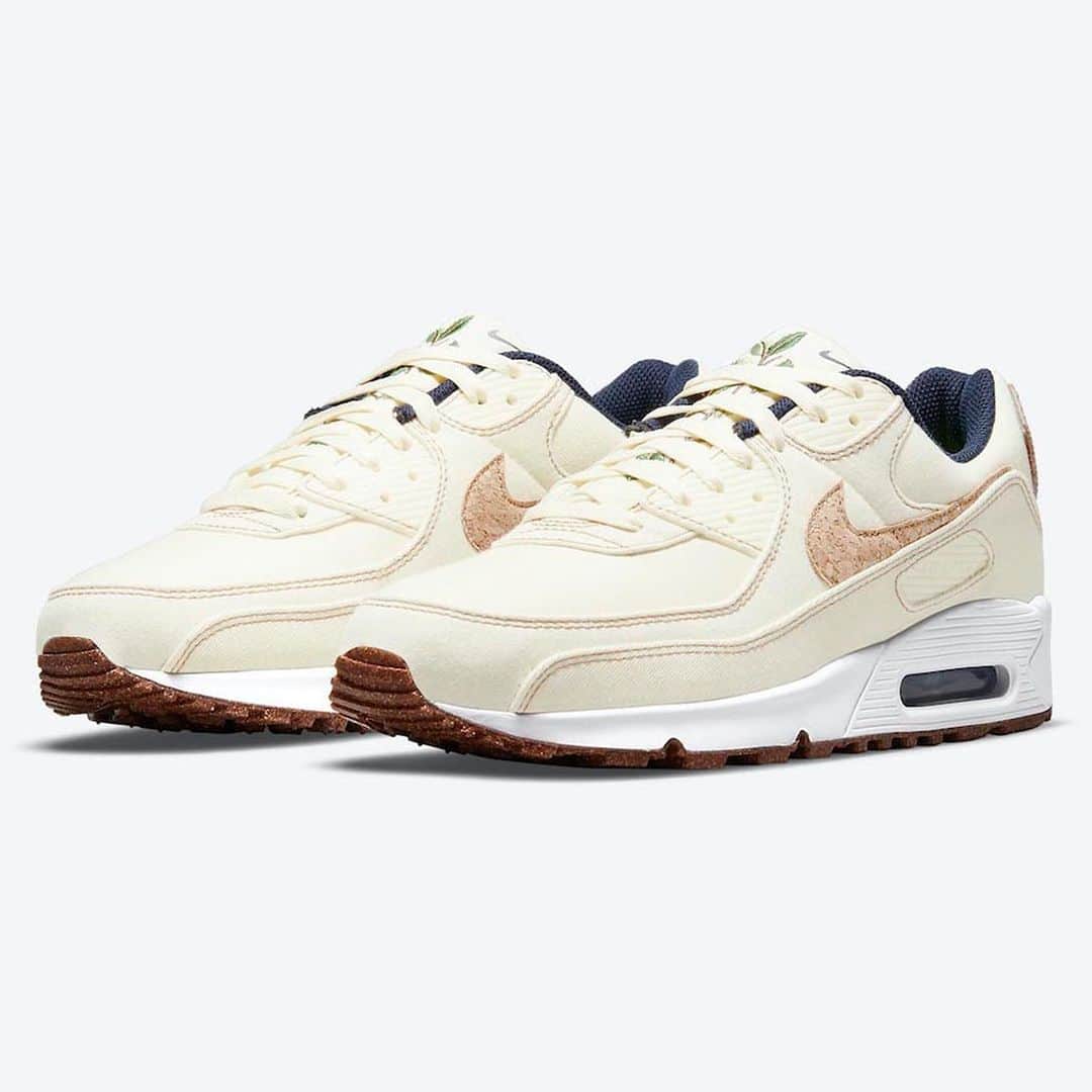 HYPEBEASTさんのインスタグラム写真 - (HYPEBEASTInstagram)「@hypebeastkicks: @nike has given its Air Max 90 silhouette two clean “Cork” makeovers. Set over a smooth canvas foundation, both models come with a small embroidery of a cork oak plant on the tongue, displayed next to a mini-Swoosh, Swoosh made from cork, complemented by heel panels of the same texture and the words “Fig. 5 Cork.” They’re expected to release in the coming weeks at Nike’s website for $120 USD a pair.⁠⠀ Photo: Nike」2月11日 16時46分 - hypebeast